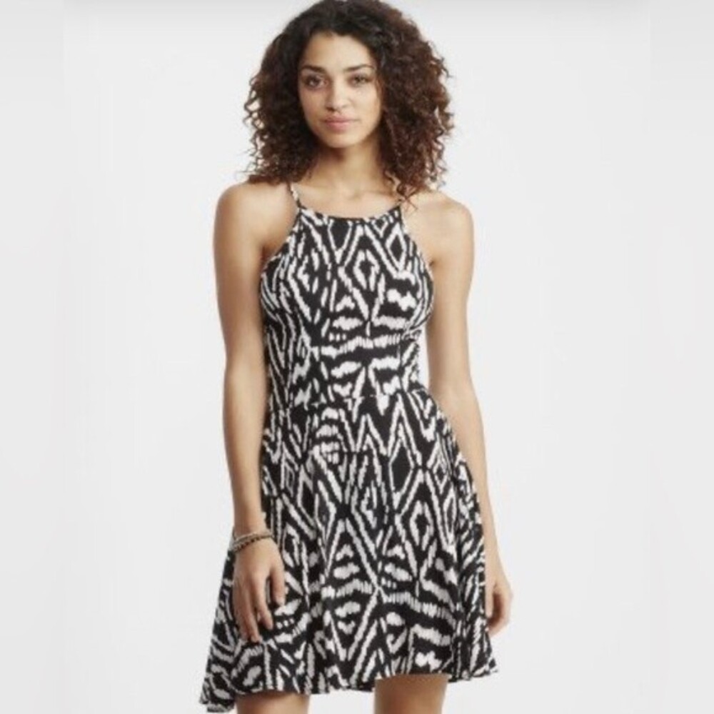 Aeropostale black and white abstract print smocked sundress size XS